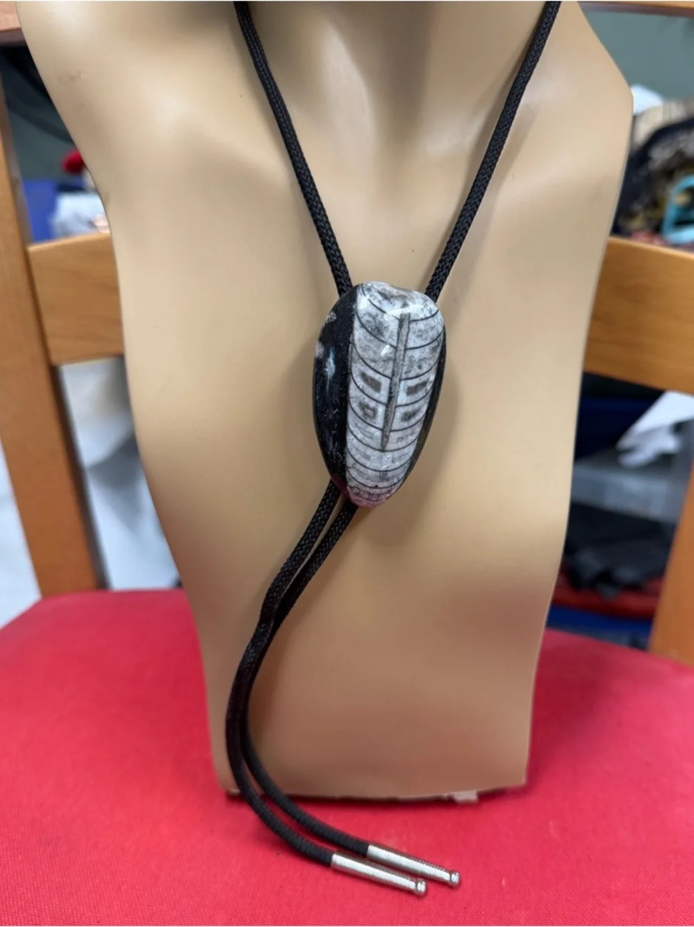 Bolo Tie Stone Fossil-Style Pattern Black Twisted Cord Silvertone Tips